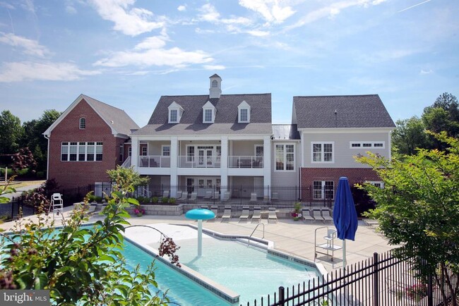 Building Photo - 19 Steeplechase Dr