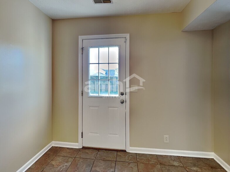 Building Photo - 1428 Westview Dr