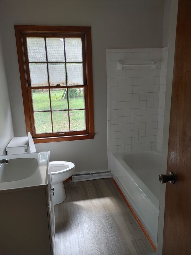 Building Photo - 4 Bedroom updated home for rent in Northwe...