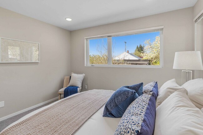 Building Photo - 3Bd/3Ba Seattle Home