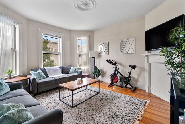 Primary Photo - 161 N St