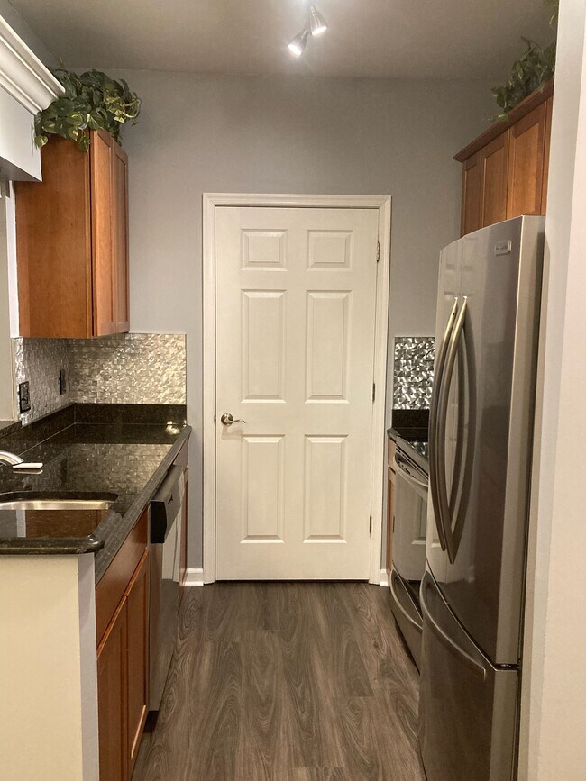 Building Photo - 4550 Strutfield Ln