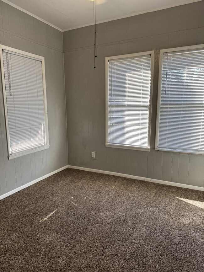 Building Photo - 1608 Elgin Ave