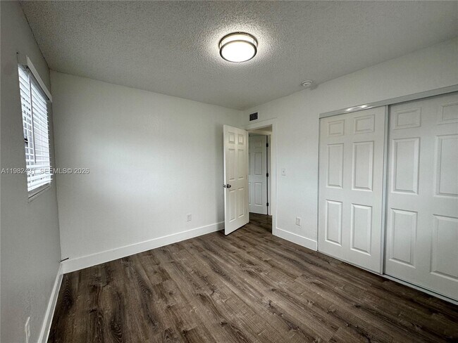 Building Photo - 2910 Pierce St