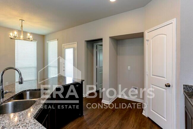 Building Photo - 2072 Dade Loop