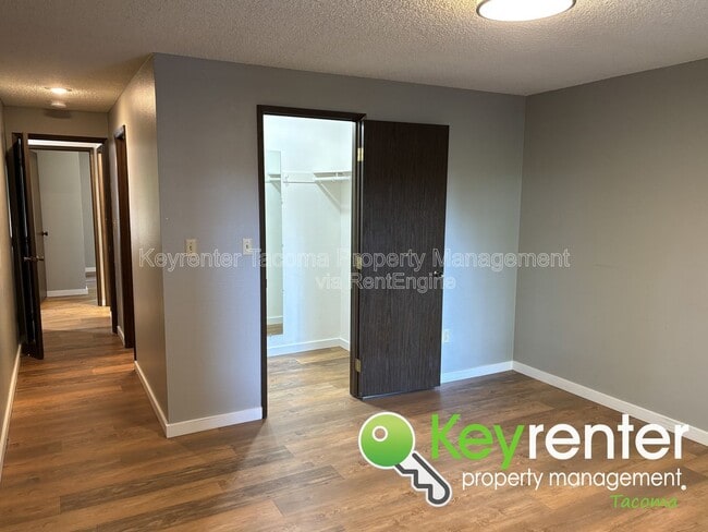 Building Photo - 2722 Cambridge Dr