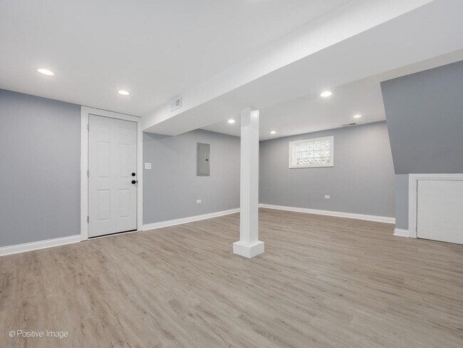 Building Photo - 5156 S Spaulding Ave