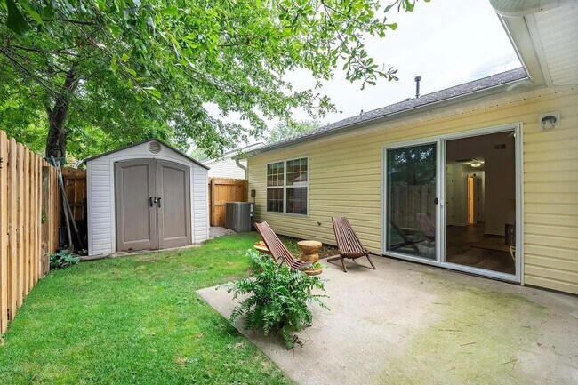 Building Photo - Available now. Great 2 BR/2 BA PARTIALLY FURNISHED Home in Meridian Place!