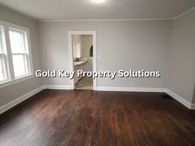Building Photo - Adorable 2 BR 1 BA House with Garage and C...