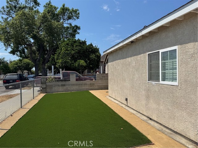 Building Photo - 1438 E 59th St