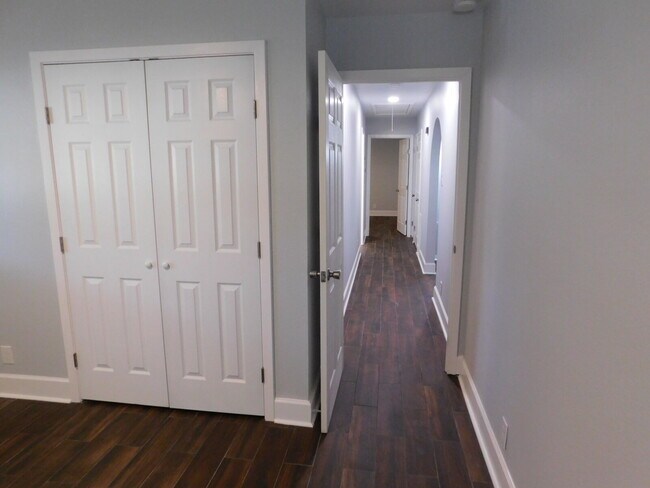 Building Photo - 3606 Lakefield St