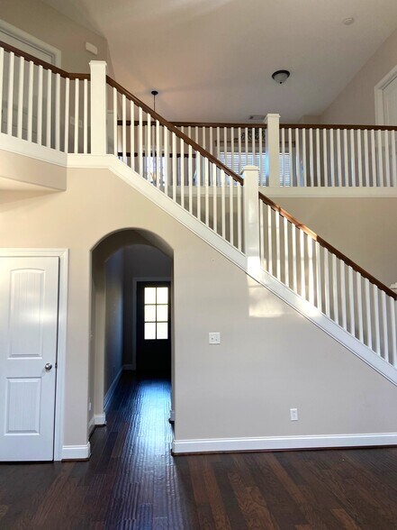 Building Photo - 1177 Bristol Way