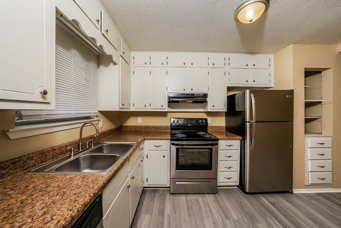 Building Photo - 5919 Northwood Dr