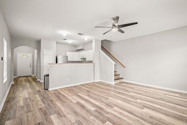 Building Photo - 7811 Kingsbury Wood