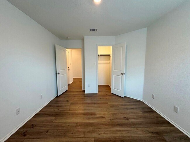 Building Photo - 208 Magione St