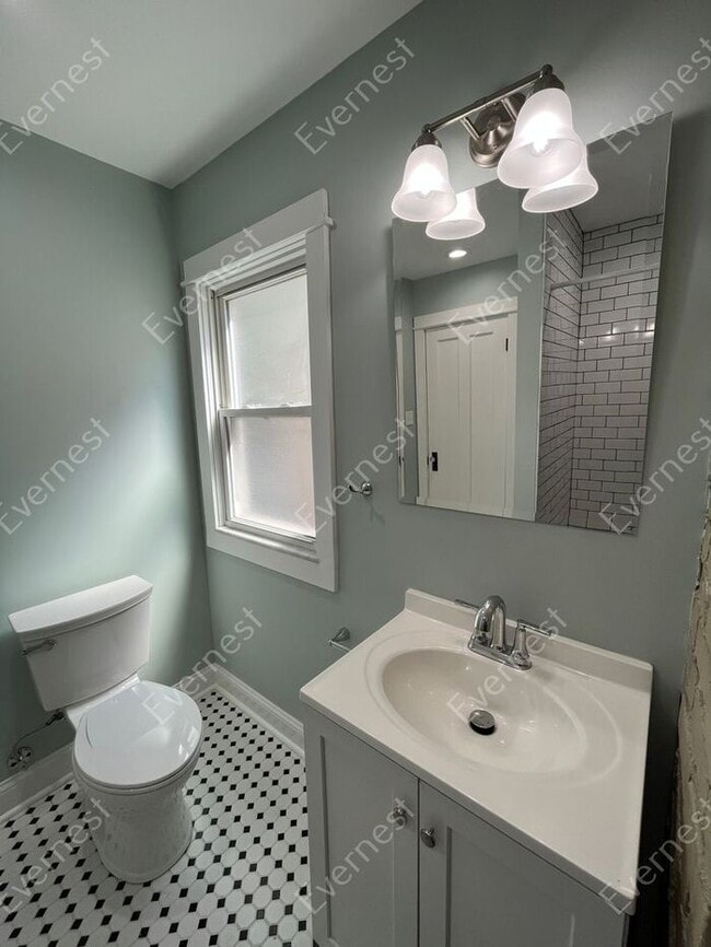 Building Photo - Charming 2-Bedroom Home with Modern Amenit...