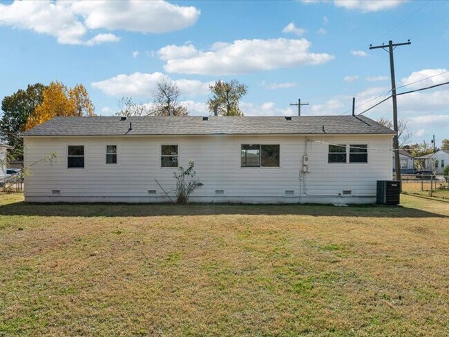 Building Photo - 411 W 46th St