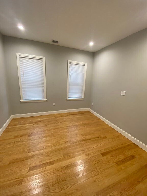 Building Photo - 226 Fellsway W