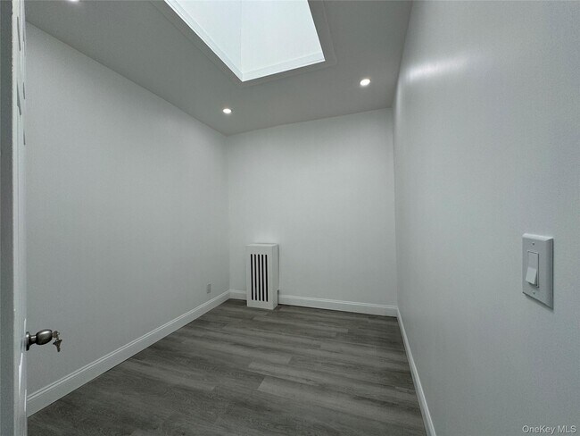 Building Photo - 209-211-211 Main St