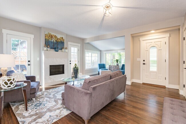 Building Photo - Gorgeous Lake Oswego Remodeled Cottage