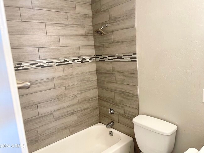 Building Photo - 2525 N 52nd St