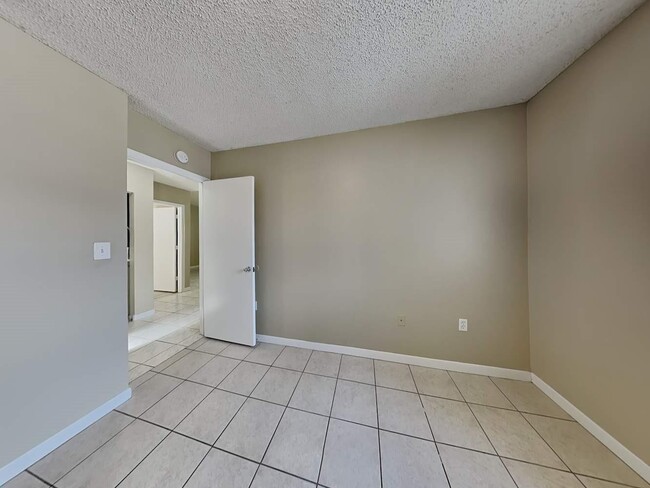 Building Photo - 3568 W 72nd St