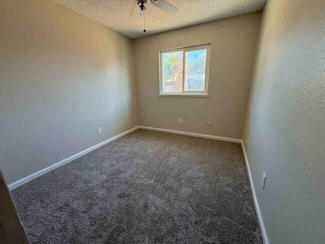 Building Photo - Single Story 4 Bedroom