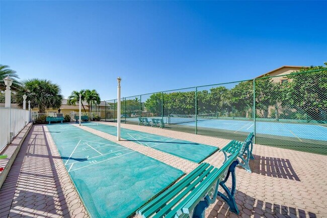 Building Photo - 1009 N Ocean Blvd