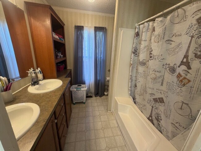 Building Photo - NEW RENTAL LISTING - NO HUD NO SECTION 8