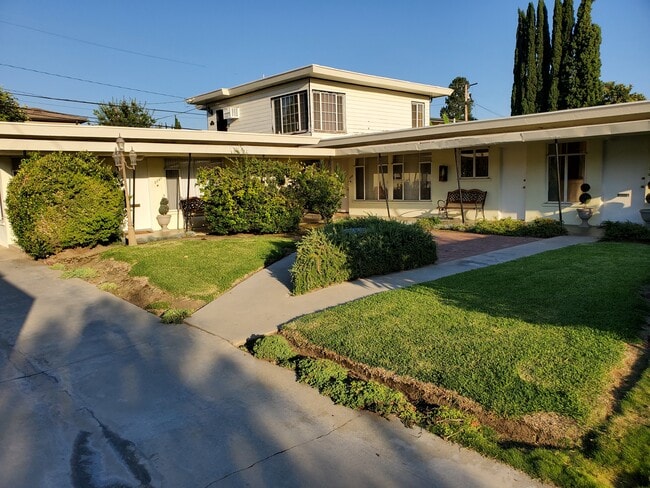 Building Photo - 224 Santa Rosa Rd