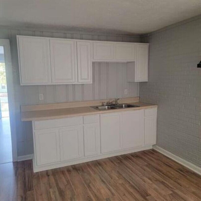 Building Photo - 303 Butler St