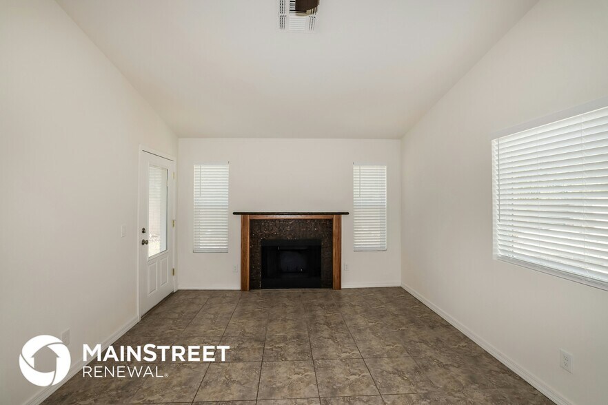 Building Photo - 5608 N 74th Dr
