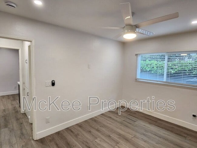 Building Photo - 1660 Cable St