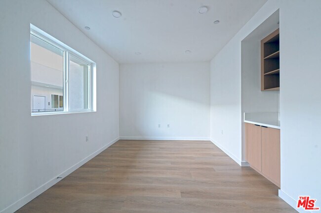 Building Photo - 14606 Sylvan St