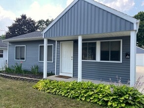 Building Photo - Three Bedroom Home in Northeast Grand Rapids