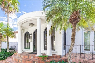 Building Photo - 1220 SE 2nd St