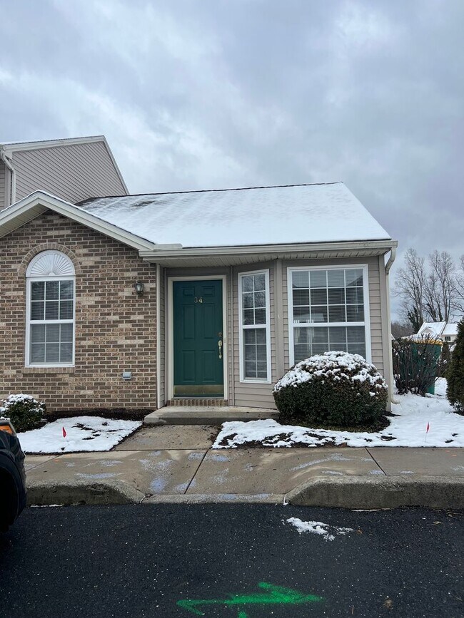 Building Photo - 34-37 Eastwick Lane