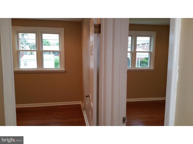 Building Photo - 9960 Woodfern Rd