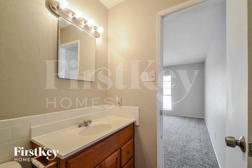 Building Photo - 5702 Magnolia Ln