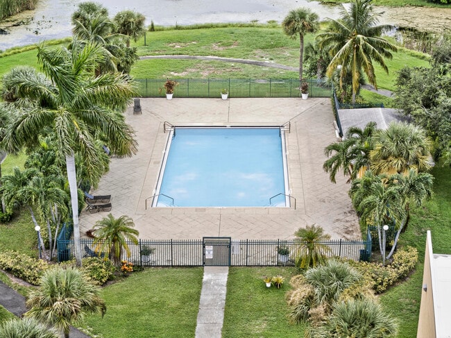 Building Photo - 913 Meadows Cir