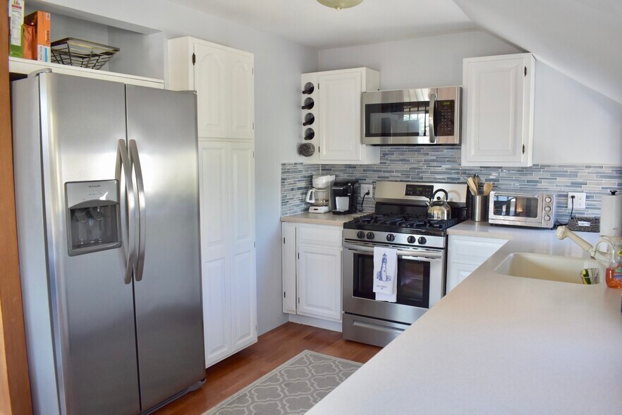 Kitchen with stainless steel appliances - 209 Amber St