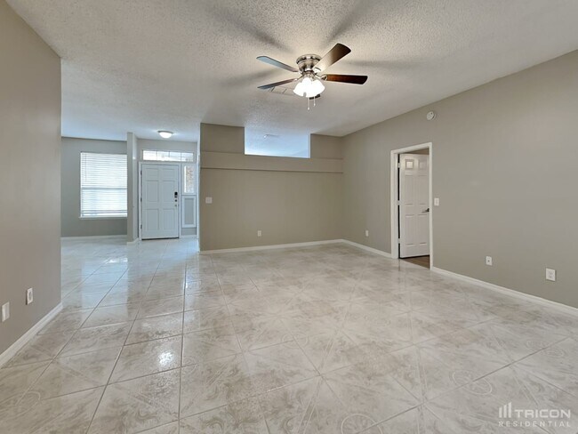 Building Photo - 8911 Country Bend Cir N