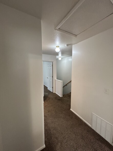 Building Photo - 166 E 1800 N