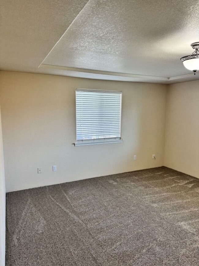 Building Photo - Central Point Single Level Home/ Coming Soon