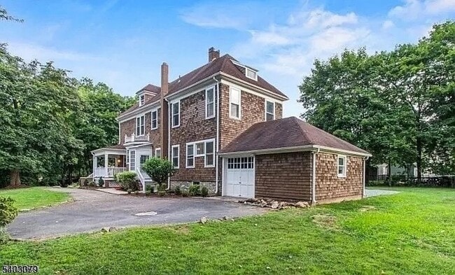 Building Photo - 510 Center St