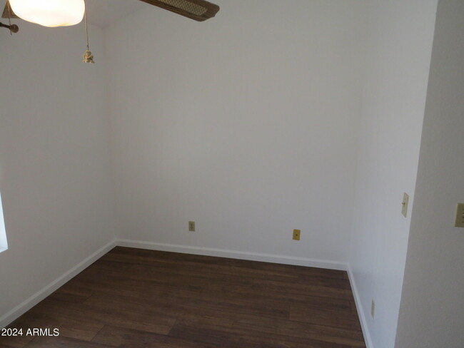 Building Photo - 921 W University Dr