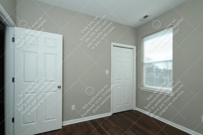 Building Photo - 330 N Randolph St A