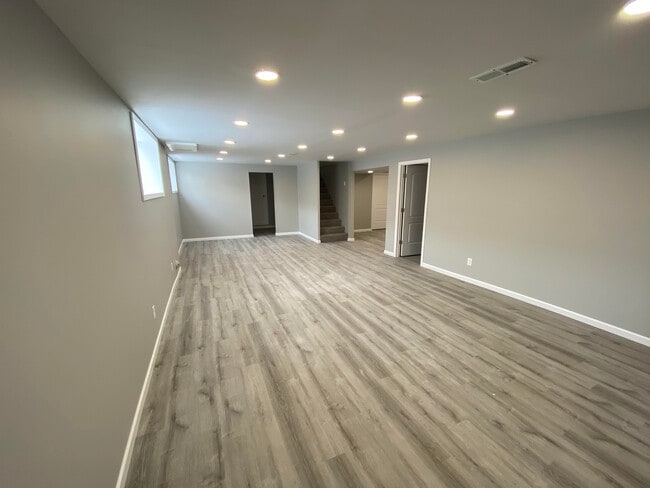Large Finished Basement - 3526 Dinsmore Castle Dr
