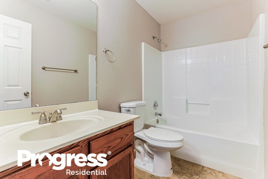 Building Photo - 250 W Juniper Ave