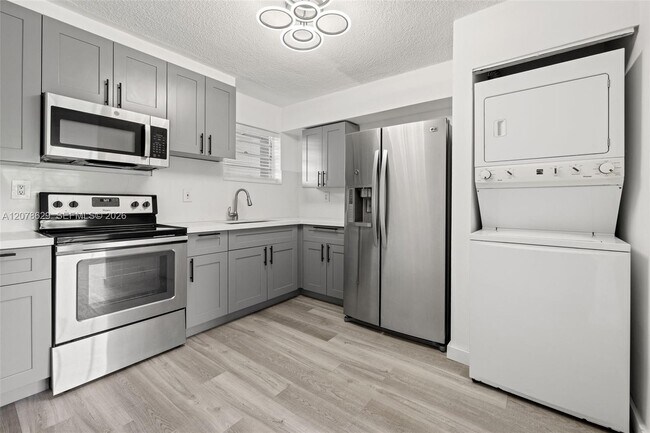 Building Photo - 1800 SW 25th St
